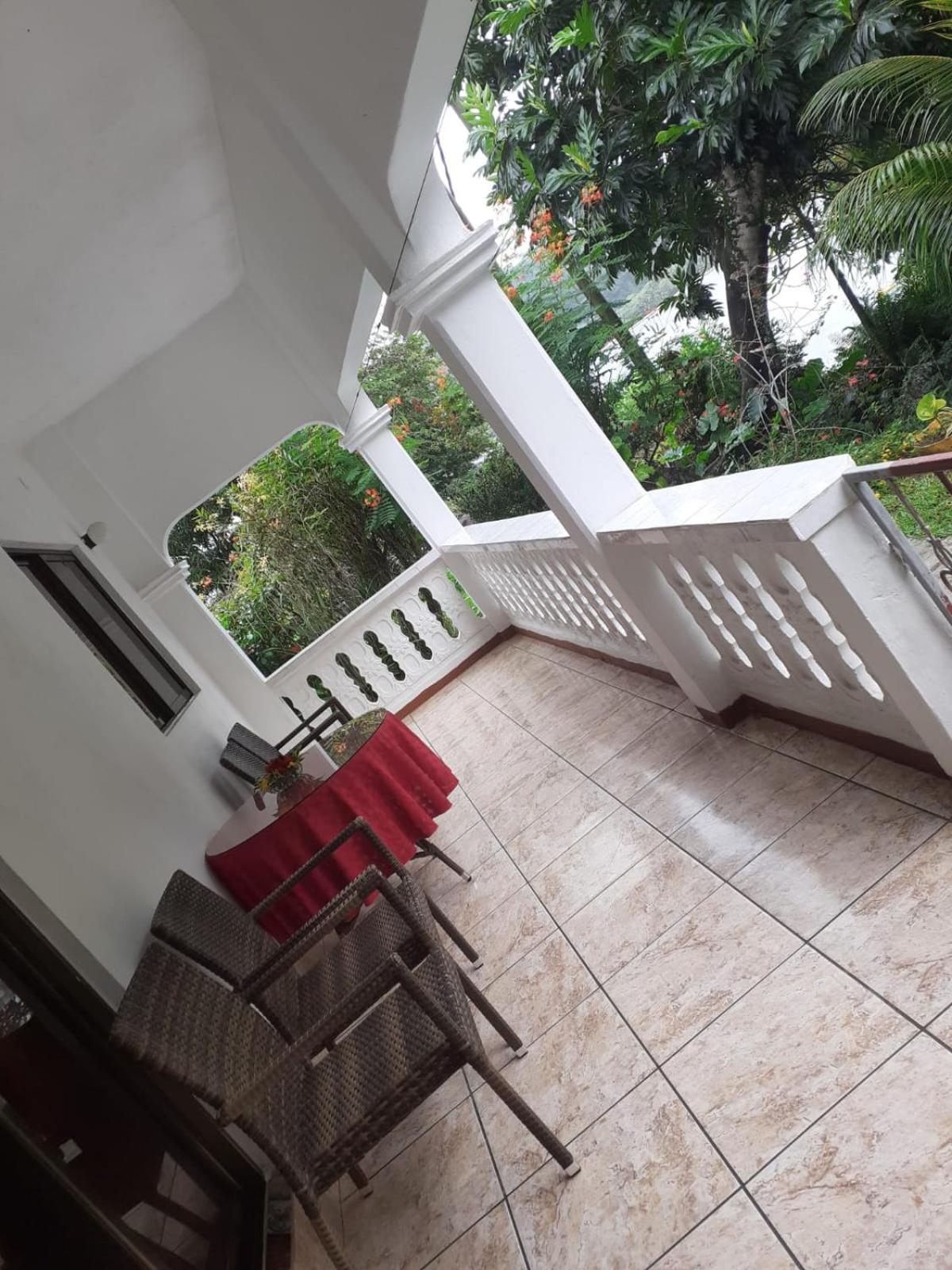 Gigi'S Self Catering Apartment Port Glaud Exterior photo